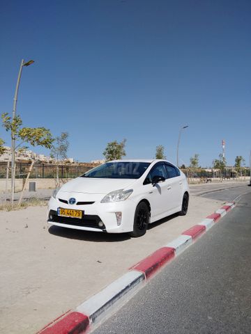 טויוטה פריוס