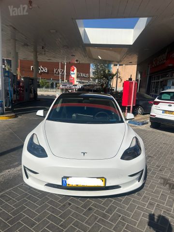מודעת רכב טסלה מודל 3