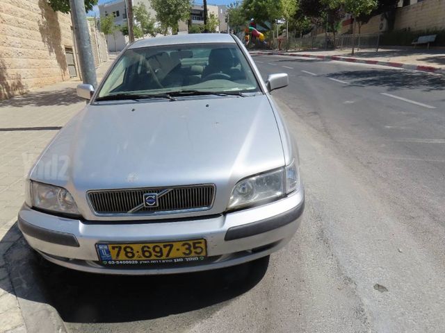 וולוו S40