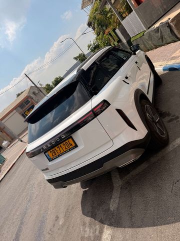 ג'אקו J7