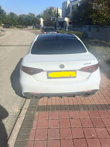 אלפא רומיאו ג'וליה