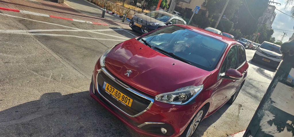 פיג'ו 208