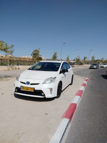 טויוטה פריוס