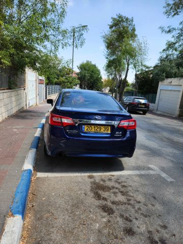 סובארו B4/לגאסי
