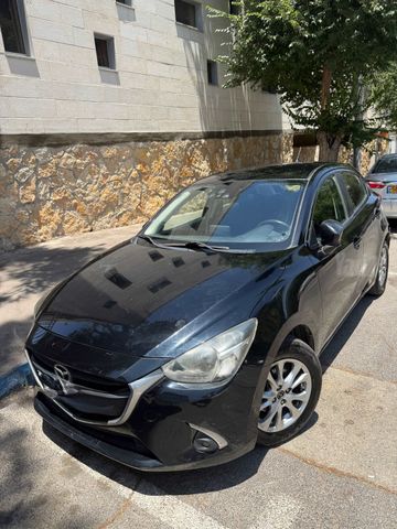 מודעת רכב מאזדה 2