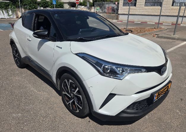 מודעת רכב טויוטה C-HR