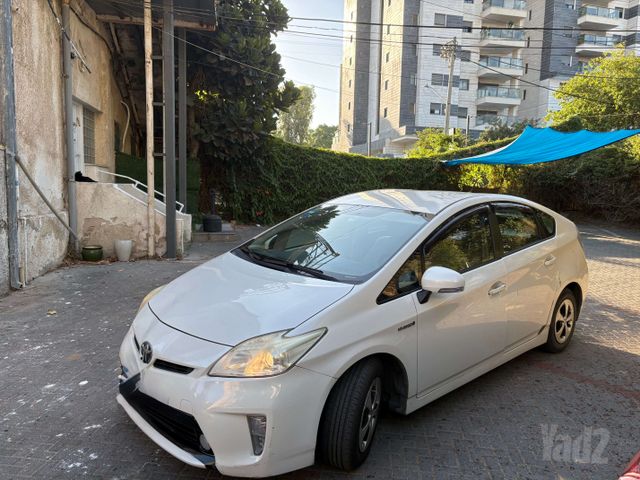 טויוטה פריוס