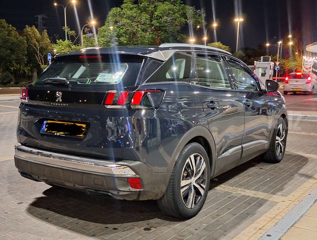 פיג'ו 3008