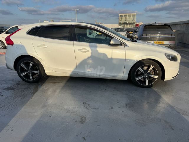 וולוו V40
