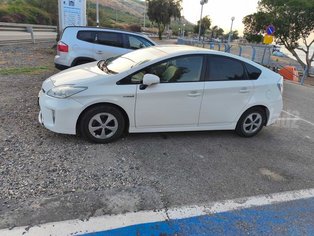 טויוטה פריוס