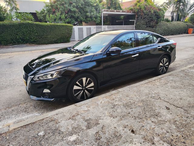 ניסאן אלטימה