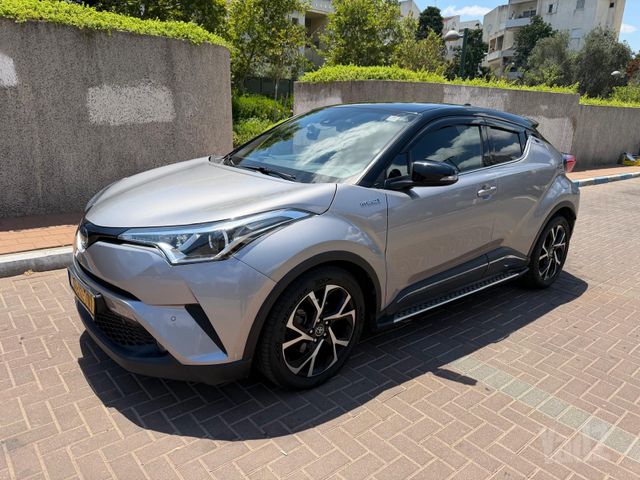 מודעת רכב טויוטה C-HR