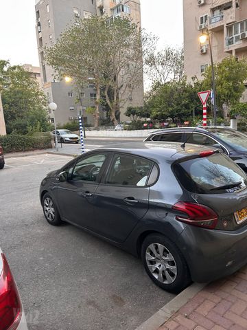 פיג'ו 208