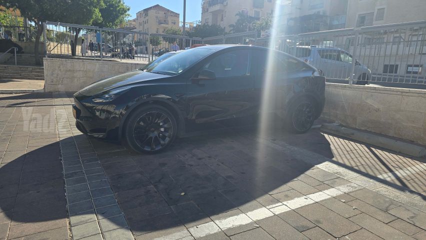 מודעת רכב טסלה מודל Y