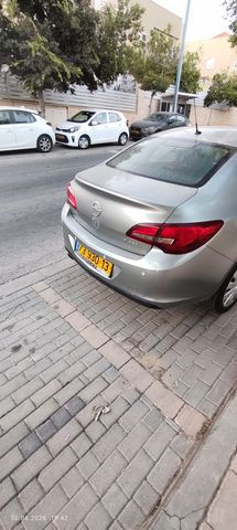 אופל אסטרה
