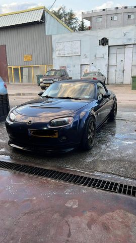 מודעת רכב מאזדה MX-5
