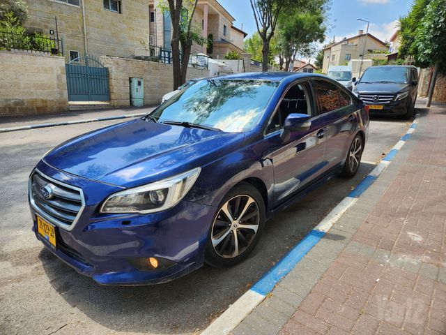סובארו B4/לגאסי