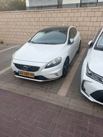 וולוו V40