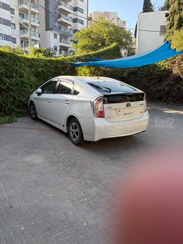 טויוטה פריוס