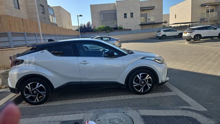 מודעת רכב טויוטה C-HR