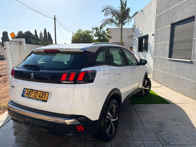 פיג'ו 3008