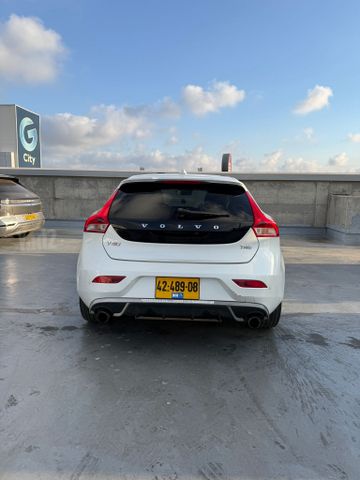 וולוו V40