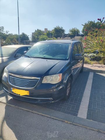 מודעת רכב קרייזלר גראנד וויאג'ר