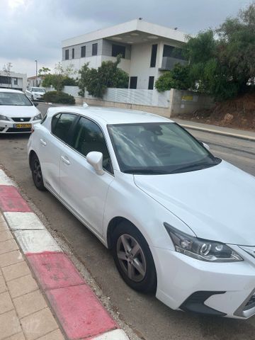 מודעת רכב לקסוס CT