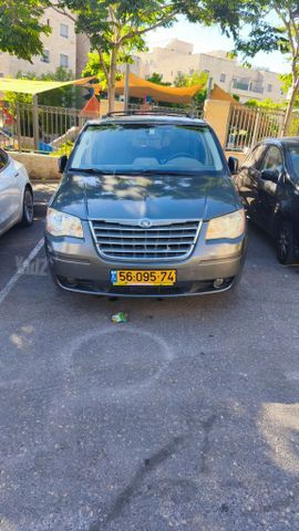 מודעת רכב קרייזלר גראנד וויאג'ר