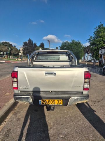 איסוזו די-מקס