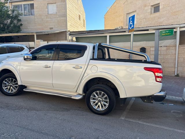 מיצובישי טרייטון / L200