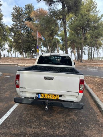 איסוזו די-מקס