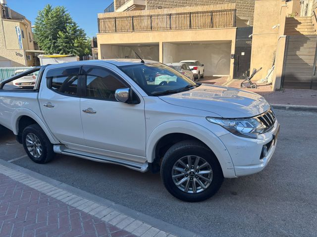 מיצובישי טרייטון / L200