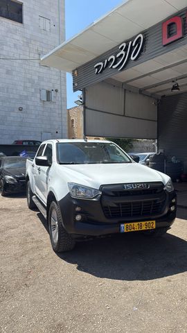 איסוזו די-מקס