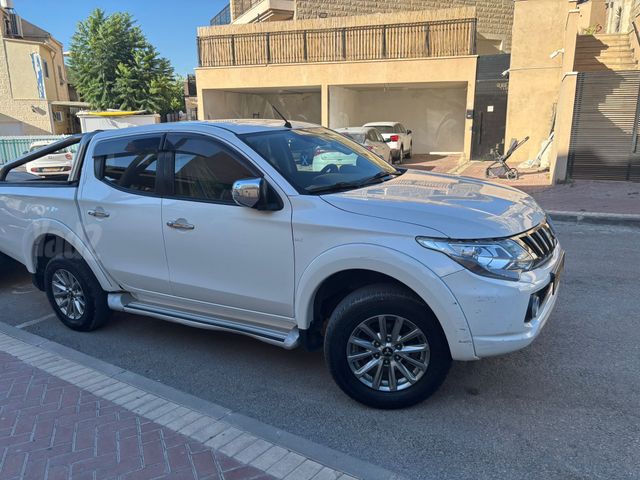 מיצובישי טרייטון / L200