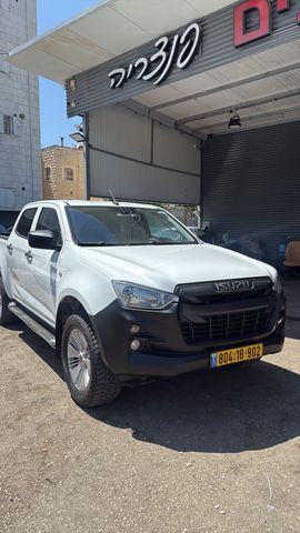 איסוזו די-מקס