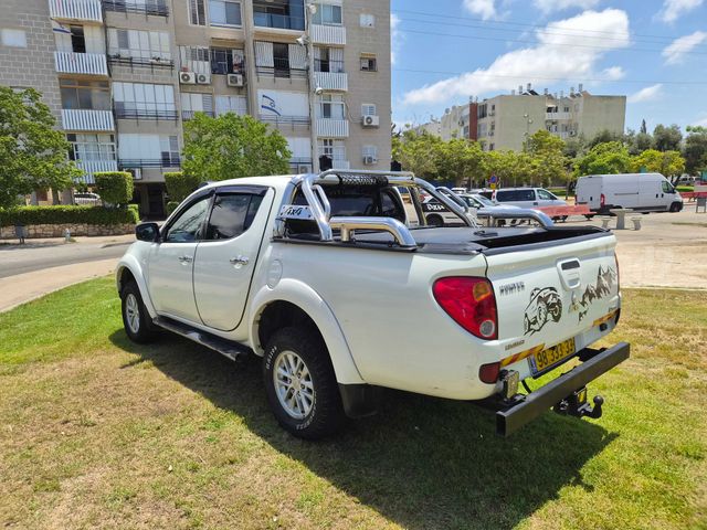 מיצובישי טרייטון / L200