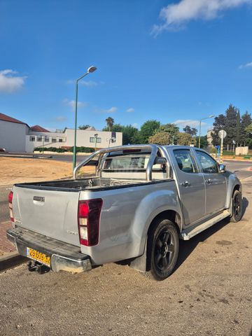 איסוזו די-מקס
