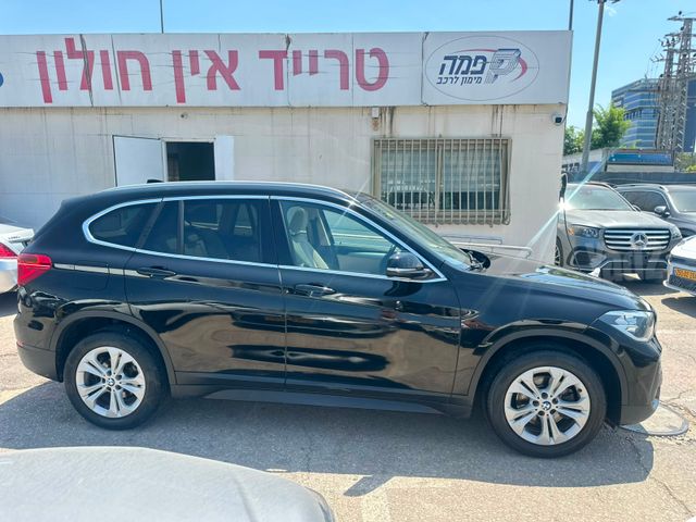 ב מ וו X1