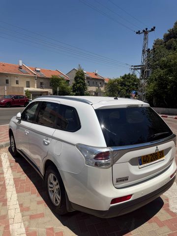 מיצובישי אאוטלנדר