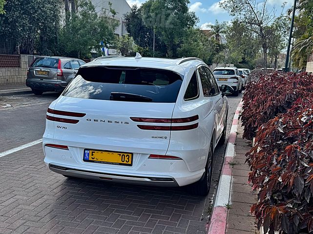 ג'נסיס GV70