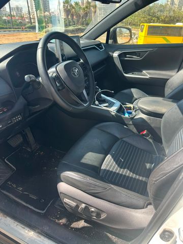 טויוטה RAV4