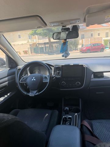 מיצובישי אאוטלנדר