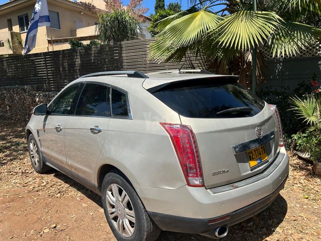 קאדילק SRX