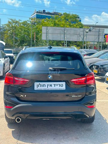 ב מ וו X1