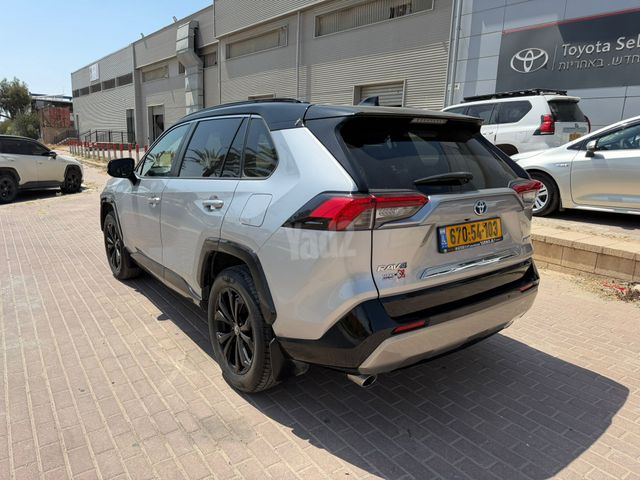 טויוטה RAV4