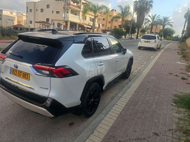 טויוטה RAV4