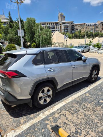 טויוטה RAV4