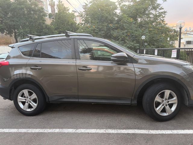 טויוטה RAV4
