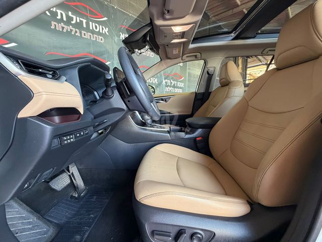 טויוטה RAV4